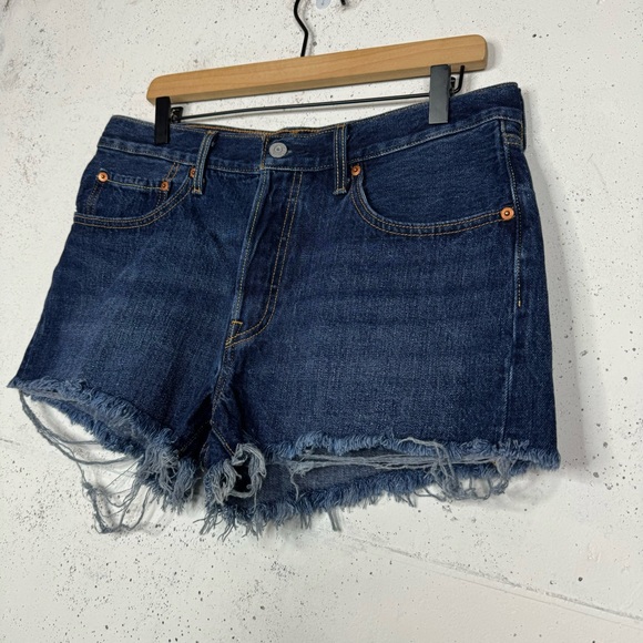 Levi’s Button Fly Cutoff Jean Shorts Denim Mid Rise Raw Hem Distressing 30 - Picture 2 of 8